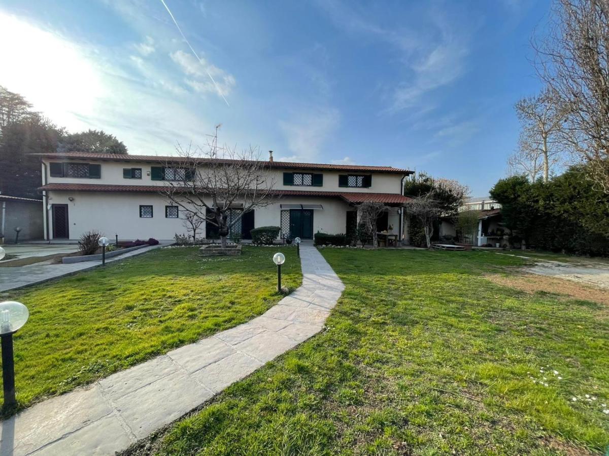 Caronno Pertusella Lussuosa Villa Vicino Alla Stazione מראה חיצוני תמונה