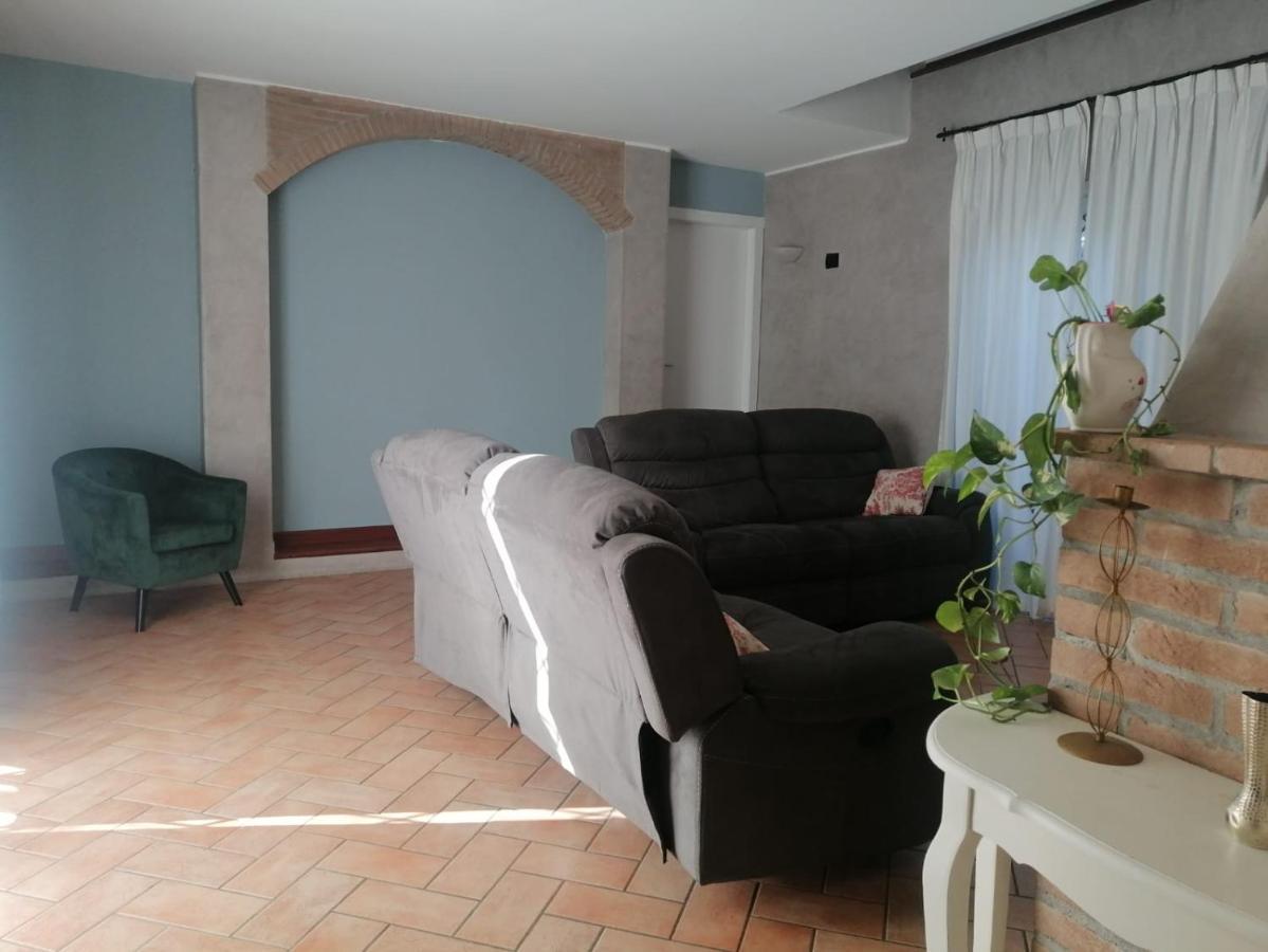 Caronno Pertusella Lussuosa Villa Vicino Alla Stazione מראה חיצוני תמונה